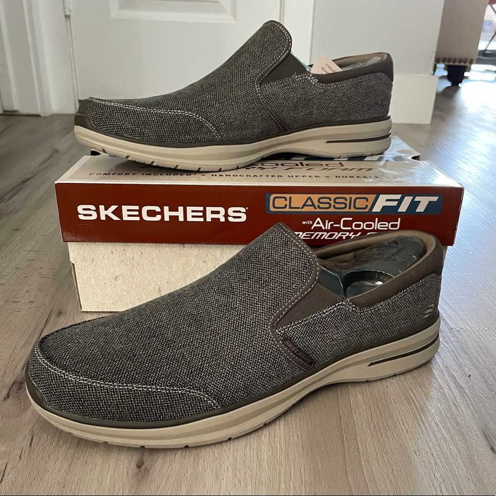 Skechers Classic Fit w/ air cooled memory foam